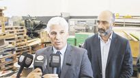 pedido. El mandatario puntano envió un mensaje a los legisladores provinciales peronistas para que avalen la toma de préstamos del Banco Nación para hacer frente al pago de salarios de la administración pública.
