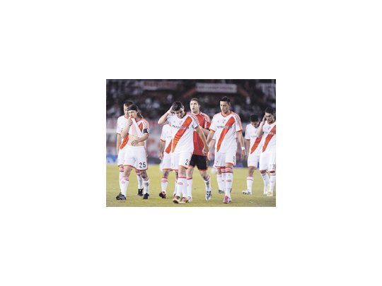 Las caras de los jugadores de River lo dicen todo. La derrota dolió y mucho. All Boys se despegó de los puestos de Promoción.
