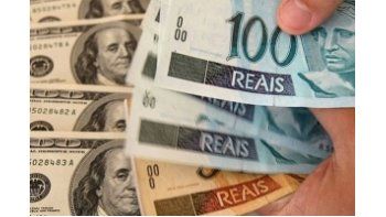 Dólar en Brasil toca los 3 reales