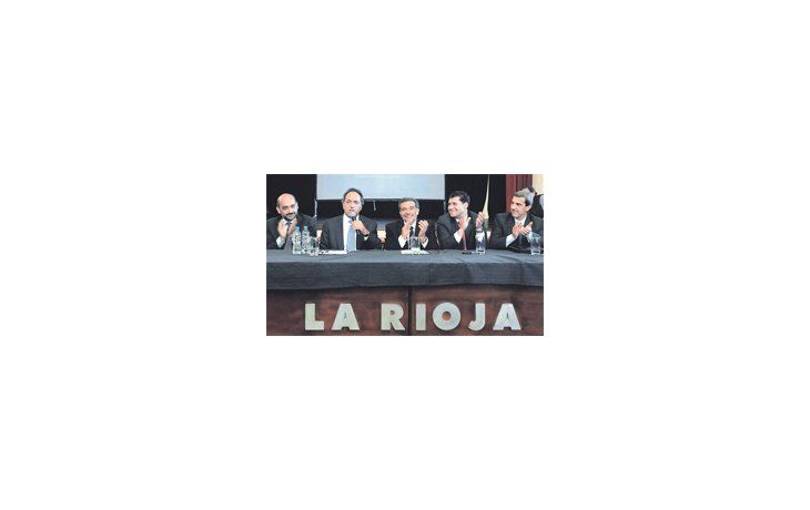 Daniel Scioli hizo ayer un desembarco en La Rioja, distrito que gobierna Luis Beder Herrera. Fue una visita con excusa de gestión, pero da forma a los primeros movimientos del bonaerense en su aventura presidencial.