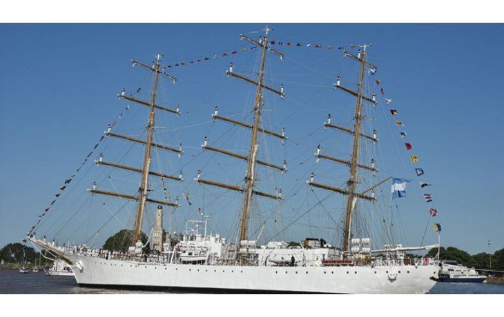La Fragata Libertad partió en un viaje de instrucción de seis meses