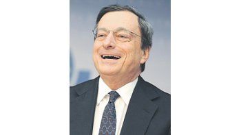 El titular del BCE, Mario Draghi, le habría dado una mano al Tesoro griego hasta que llegue el próximo desembolso de la troika.