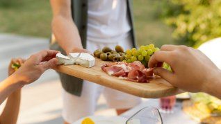 Las promociones del Especial cerveza y picada están disponibles tanto en las tiendas físicas como en su plataforma online.  Las promociones del Especial cerveza y picada están disponibles tanto en las tiendas físicas como en su plataforma online.