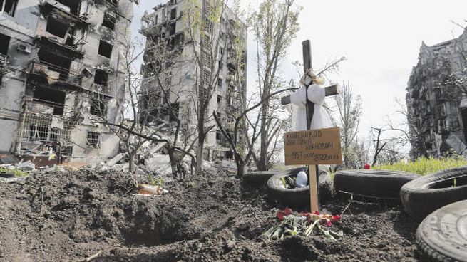 PUJA. La ciudad de Mariúpol ha sido una de las más castigadas por la ofensiva. Las fuerzas rusas anunciaron que la controlan desde mediados de abril y las autoridades ucranianas estiman que han muerto 20 mil personas desde febrero.