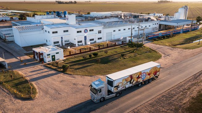 La fábrica de El Puente está localizada en Ordóñez, Córdoba y procesa anualmente 80 millones de litros de leche.&nbsp;