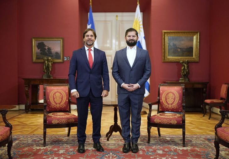 Luis Lacalle Pou and Gabriel Boric at the Palacio de la Moneda. Luis Lacalle Pou and Gabriel Boric at the Palacio de la Moneda.
