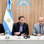 Maximiliano Ferraro junto a Juan Marino, los dos diputados que presidieron la comisión $LIBRA. Maximiliano Ferraro junto a Juan Marino, los dos diputados que presidieron la comisión $LIBRA.