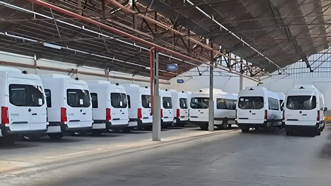 Denuncian que el Ministerio de Capital Humano tiene acopiadas más de 50 camionetas 0Km. 