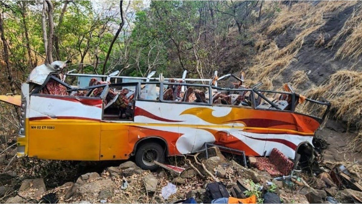 At least thirteen people died when a bus crashed in India