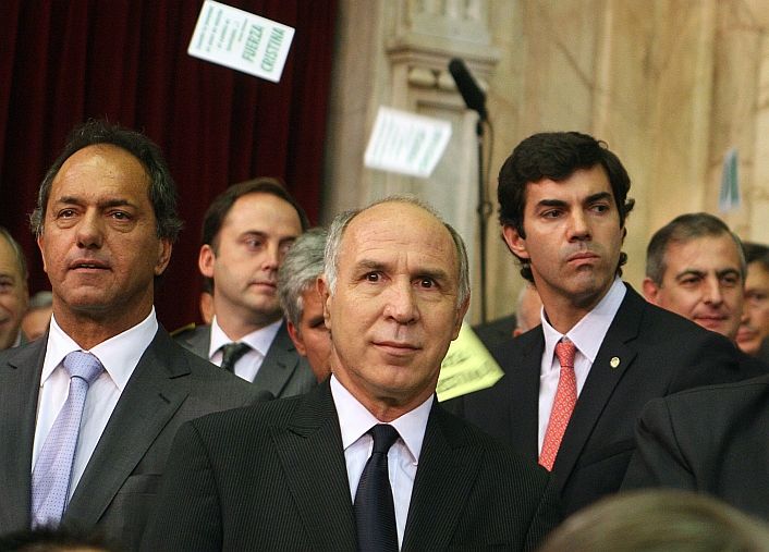 El presidente de la Corte, Ricardo Lorenzetti, el gobernador bonaerense Daniel Scioli y el de Salta, Urtubey. Foto: Mariano Fuchila.