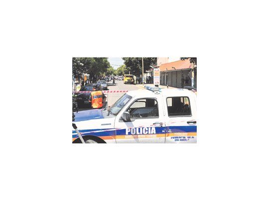 El hecho causó un fuerte revuelo en Moreno. En las inmediaciones de la entidad bancaria se detectaron entre 80 y 100 impactos de bala.