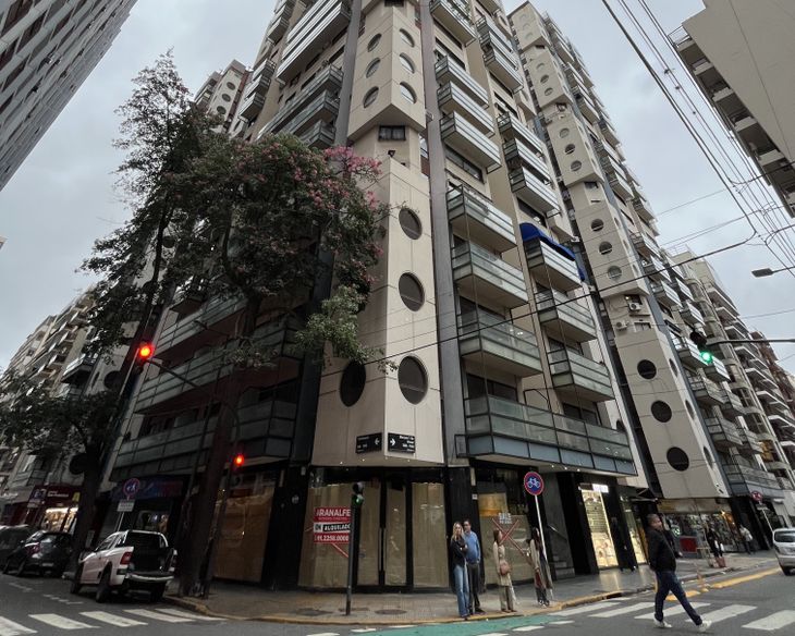 Esquina de Marcelo T. de Alvear y Talcahuano, un área dinámica del barrio de Retiro y próximo con Recoleta Esquina de Marcelo T. de Alvear y Talcahuano, un área dinámica del barrio de Retiro y próximo con Recoleta