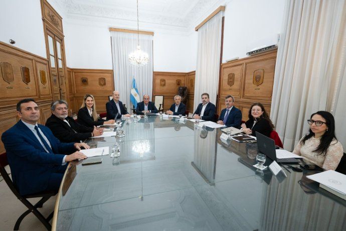 Guillermo Francos presidió el lunes la segunda reunión del Consejo de Mayo. 