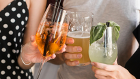 Las bebidas alcohólicas menos calóricas son aquellas que contienen menor graduación de alcohol.