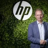 El hombre que pasó de ser un simple pasante al CEO de una de las corporaciones más importantes del mundo. El hombre que pasó de ser un simple pasante al CEO de una de las corporaciones más importantes del mundo.