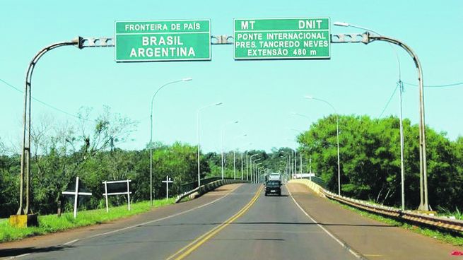 Expectativa. El paso internacional a través del puente Tancredo Neves quedará habilitado desde el lunes próximo en el marco de una prueba piloto para el ingreso de turismo regional por vía terrestre.