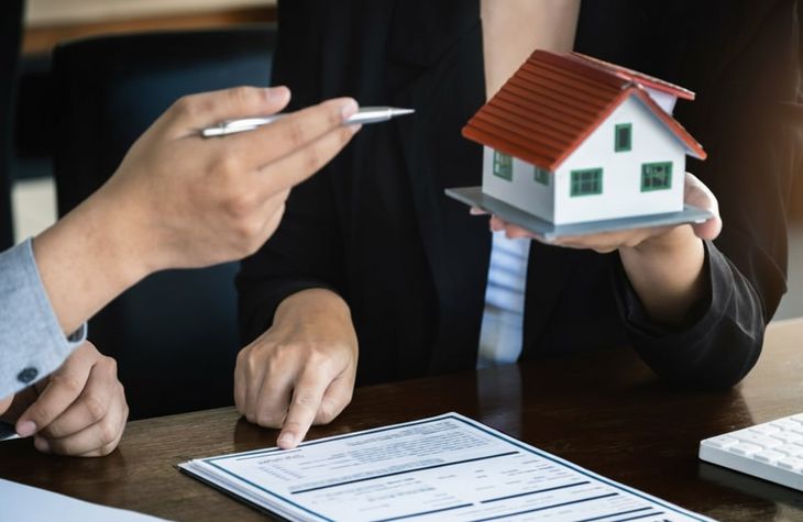 La firma de la escritura sella la donación en vida: un acto que formaliza el traspaso del inmueble y evita trámites judiciales futuros La firma de la escritura sella la donación en vida: un acto que formaliza el traspaso del inmueble y evita trámites judiciales futuros