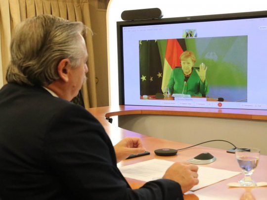 ALBERTO FERNÁNDEZ Y ANGELA MERKEL.jpeg