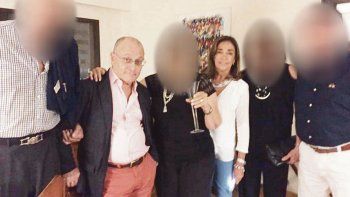 coincidencias. La publicación en Facebook de Silvia Traverso (Aduanas actual) y su “amigo” Jorge Faurie y la coincidencia de lotes de Fabricaciones Militares con los documentos de compra de Patricia Bullrich.