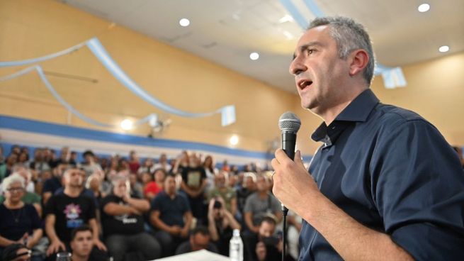Andrés Cuervo Larroque, ministro de Kicillof, organiza a parte del peronismo en CABA.