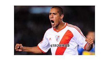 Jonatan Maidan festeja su gol ante Boca, en el torneo Apertura.