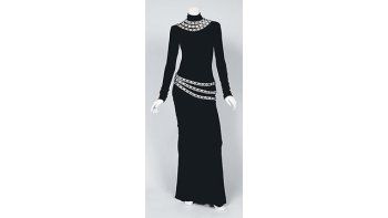 Subastan joyas y vestidos de Whitney Houston