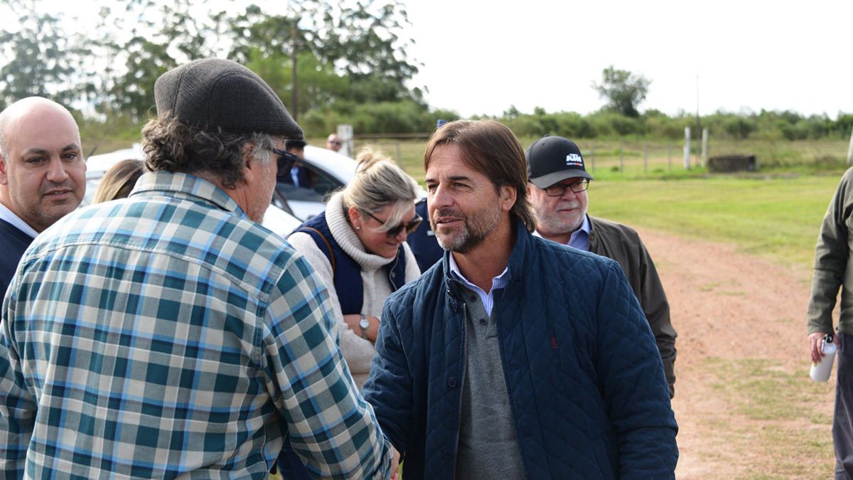Lacalle Pou maintains an approval rating of 46% among the population