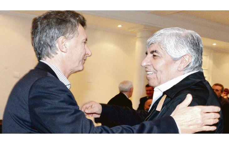 ámbito.com | Fin del romance. Durante la campaña que lo llevo a la presidencia, Mauricio Macri y Hugo Moyano se fundieron en un abrazo para inaugurar una estatua de Juan Domingo Perón.