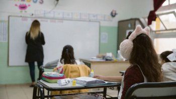 regreso. La mejora en la situación epidemiológica llevó a que en provincias como Río Negro (foto) retornaran ayer las clases presenciales tras un periodo de dictado en modo virtual. regreso. La mejora en la situación epidemiológica llevó a que en provincias como Río Negro (foto) retornaran ayer las clases presenciales tras un periodo de dictado en modo virtual.