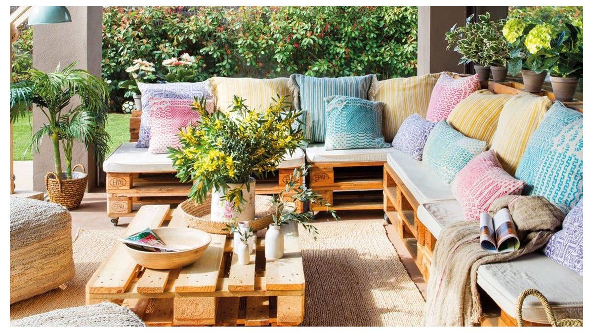 Side them! Old drawers and pallets can be transformed into the best allies to decorate the balcony