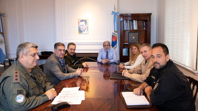 El ministro de Seguridad de la Nación, Aníbal Fernández, se reunió con los jefes de las cuatro Fuerzas Federales para evaluar las acciones desplegadas en Villa Mascardi.