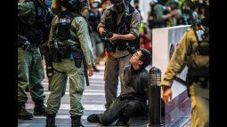 Casi 400 manifestantes fueron detenidos en Hong Kong en el debut de la ley de seguridad nacional el mi&eacute;rcoles.