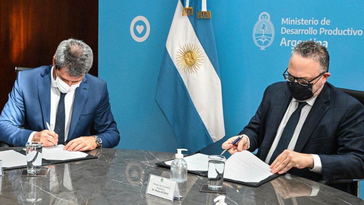 Kulfas and Uñac announced the disbursement of .5 billion to strengthen local production Kulfas and Uñac announced the disbursement of .5 billion to strengthen local production