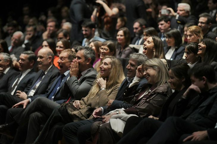 El Gabinete asistió a la clase de Milei sobre Keynes. 