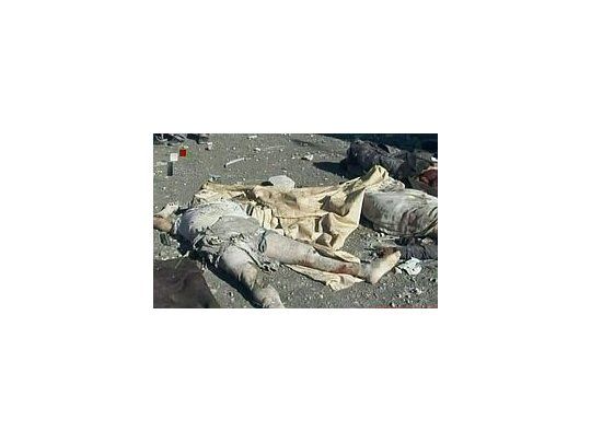 Cuerpos de los víctimas fatales del atentado en Alepo.