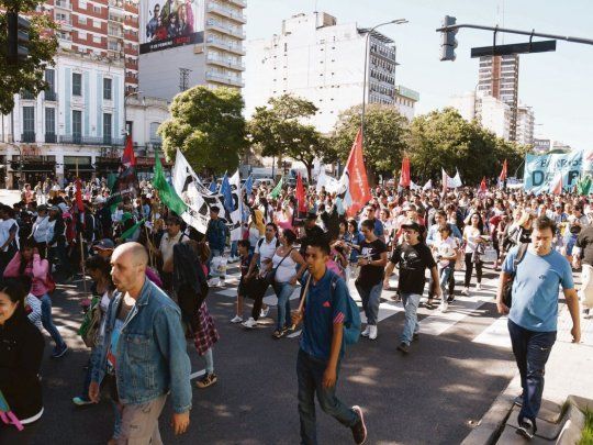 protesta. Una manifestación de movimientos sociales complicó ayer el tránsito en centro de la Ciudad de Buenos Aires, y la zona de Congreso, entre otros puntos.