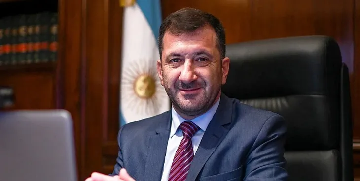 Se espera que Kueider sea reemplazado en el Senado por Stefanía Cora.