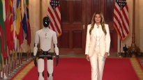 Melania Trump&nbsp; apareció junto a un robot.