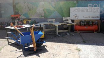 Se premiará a los mejores proyectos individuales ocolectivos destinados a producir o desarrollar servicios.