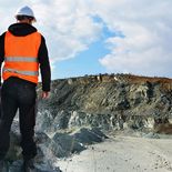 La actividad minera en Argentina está fuertemente concentrada en pocas regiones. Cinco provincias explican el 98% de las exportaciones del sector. La actividad minera en Argentina está fuertemente concentrada en pocas regiones. Cinco provincias explican el 98% de las exportaciones del sector.