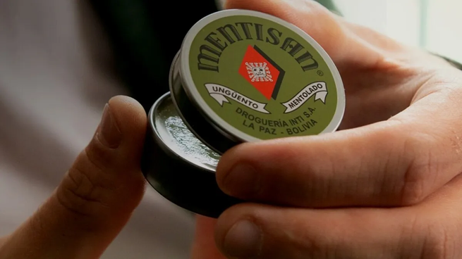 El Mentisan es un producto boliviano utilizado contra resfríos, dolores musculares y cortaduras.&nbsp;