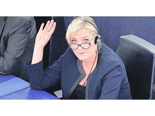 DOLOR DE CABEZA. Marine Le Pen es también investigada por empleos ficticios como su rival conservador, François Fillon.