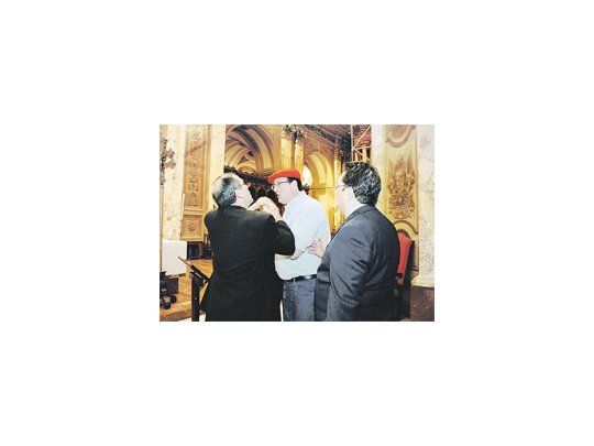 Católicos ultraconservadores, definidos por la Iglesia como una secta de fanáticos, interrumpieron a los gritos un acto conmemorativo en la Catedral en el que participaban también colectividades judías.