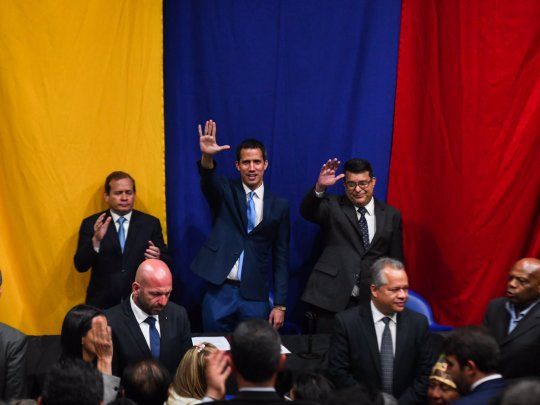 Juan Guaid&oacute; fue apoyado por un centenar de diputados opositores para ser reelecto al frente de la AN.