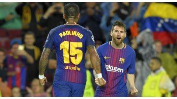 Lionel Messi marcó el segundo gol de Barcelona de tiro libre.