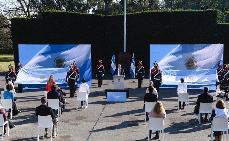 “Vamos a seguir trabajando para que en Argentina se terminen las diferencias”, afirmó el Presidente en el Día de la Bandera.
