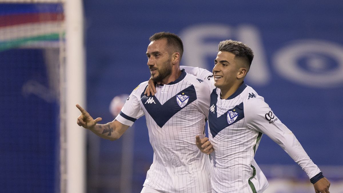 Vélez sube en la tabla con una goleada a Godoy Cruz