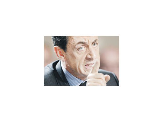 El presidente francés, Nicolas Sarkozy, se reunió ayer con productores en Gimont, tras el revés del Consejo de Estado que invalidó el impedimento legal para sembrar maíz transgénico.