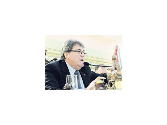 El diputado Luis Rubeo, titular de la Cámara baja santafesina, allanó el camino para el acuerdo político entre el PJ y el socialismo que destrabó la sanción del plan de gasto 2014, pese a la crisis institucional derivada de los reclamos de la Policía.
