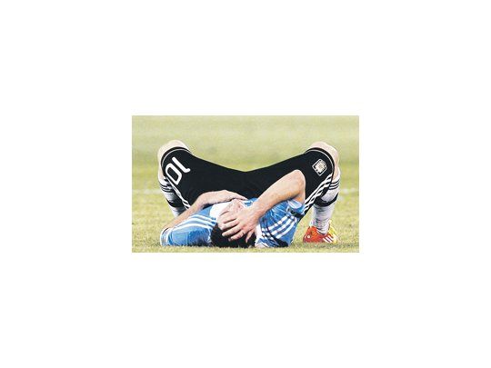 Messi, tendido sobre el suelo de Barranquilla. El calor y el trajín lo marginarían del partido de mañana ante Zaragoza.